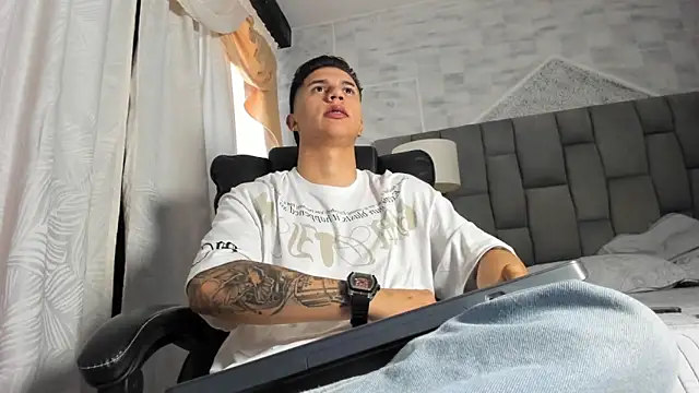 Snapshot of liaamsmiith_ chatting on 11, 10, 2025 liaamsmiith online show from 11, 10, 2025