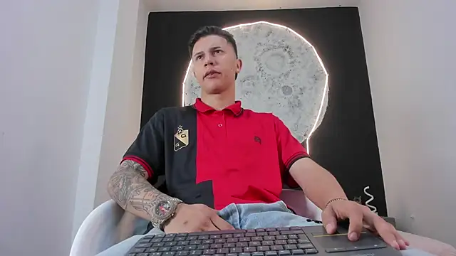 Snapshot of liaamsmiith_ chatting on 18, 10, 2025 liaamsmiith online show from 18, 10, 2025