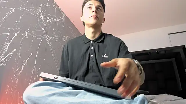 liaamsmiith  online show from 20, 9, 2025