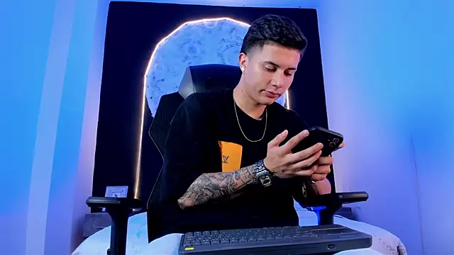 Snapshot of liaamsmiith_ chatting on 29, 10, 2025 liaamsmiith online show from 29, 10, 2025