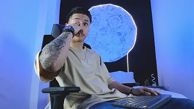 Snapshot of liaamsmiith_ chatting on 11, 11, 2025 liaamsmiith online show from 11, 11, 2025