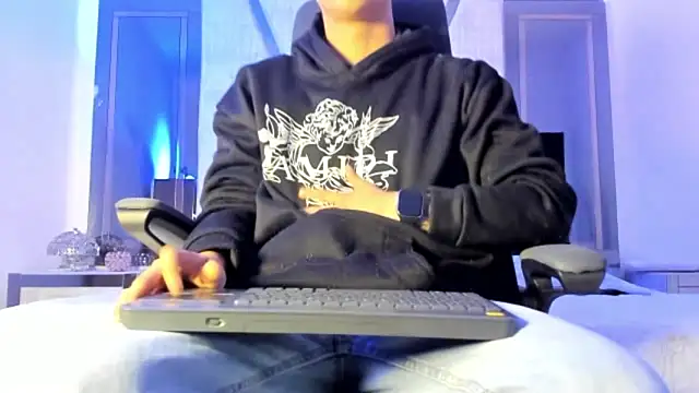 liaamsmiith  online show from 15, 9, 2025