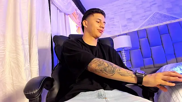 Snapshot of liaamsmiith_ chatting on 12, 10, 2025 liaamsmiith online show from 12, 10, 2025