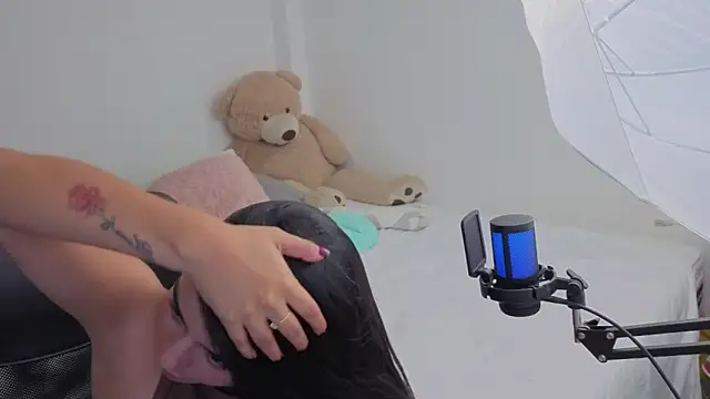 valerihouse online show from 14, 4, 2026