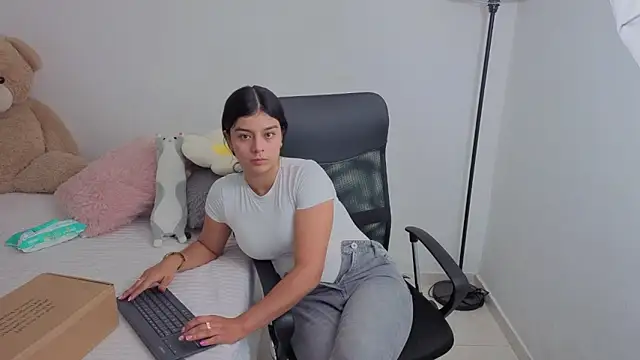 Snapshot of valerihouse chatting on 16, 11, 2025 valerihouse online show from 16, 11, 2025