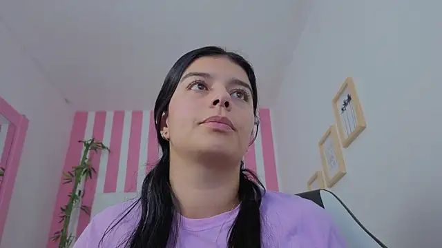 Snapshot of valerihouse chatting on 2, 12, 2025 valerihouse online show from 2, 12, 2025