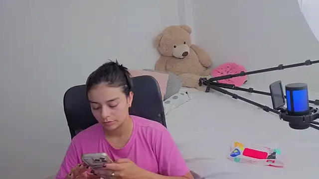 valerihouse online show from 10, 4, 2026