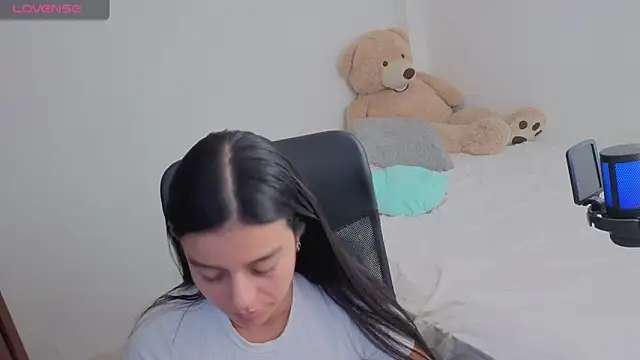 valerihouse online show from 23, 4, 2026