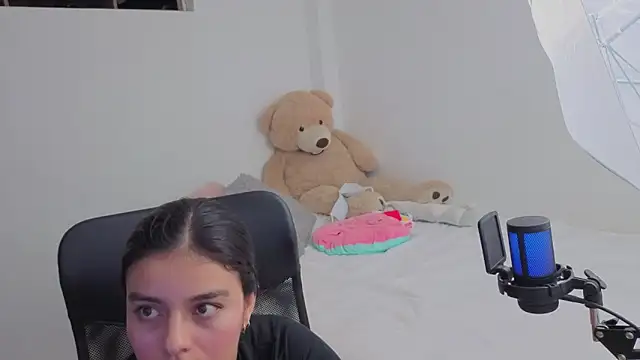 valerihouse online show from 16, 4, 2026