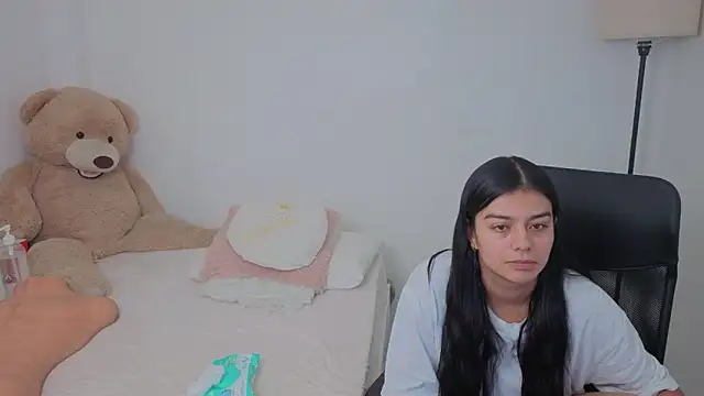 Snapshot of valerihouse chatting on 21, 10, 2025 valerihouse online show from 21, 10, 2025