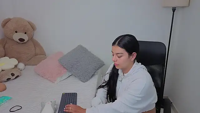 Snapshot of valerihouse chatting on 21, 11, 2025 valerihouse online show from 21, 11, 2025