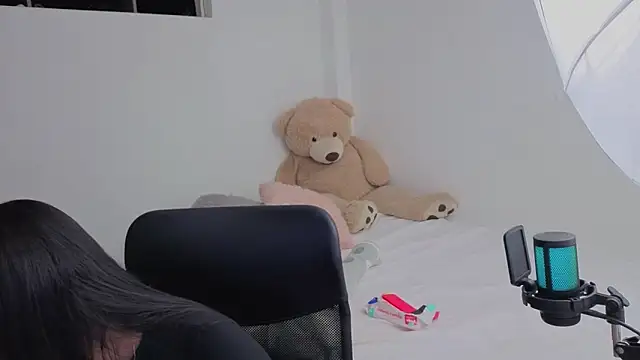 valerihouse online show from 4, 4, 2026