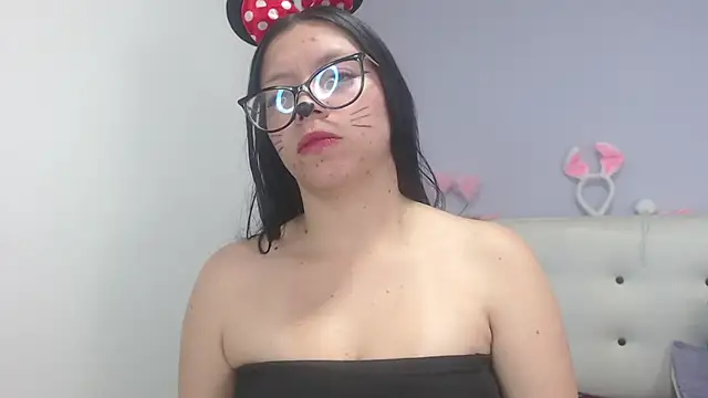 Snapshot of Kate_Gale chatting on 29, 10, 2025 Kate Gale online show from 29, 10, 2025