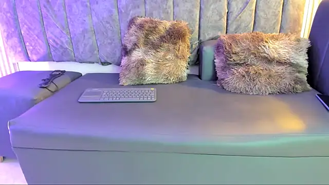 Rowan Mills online show from 26, 9, 2025
