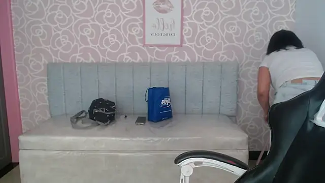 Snapshot of Vivi_rosse_ch chatting on 14, 11, 2025 Vivi rosse ch online show from 14, 11, 2025