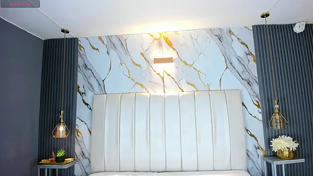 Snapshot of AariaLove chatting on 13, 11, 2025 AariaLove online show from 13, 11, 2025