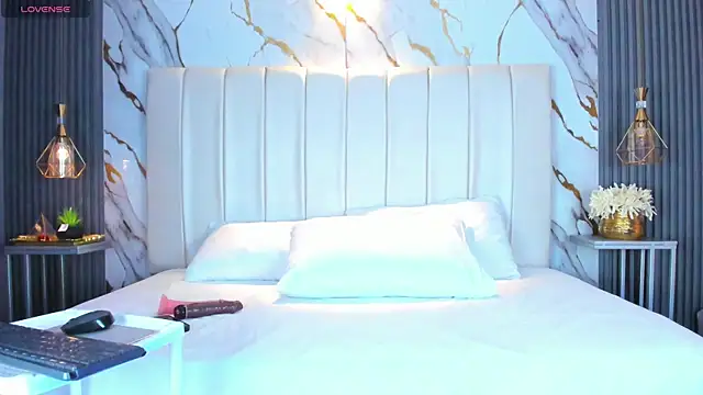 Snapshot of AariaLove chatting on 21, 11, 2025 AariaLove online show from 21, 11, 2025