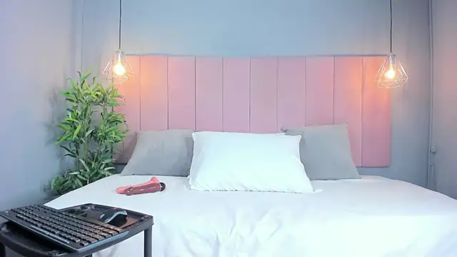 Snapshot of AariaLove chatting on 7, 11, 2025 AariaLove online show from 7, 11, 2025