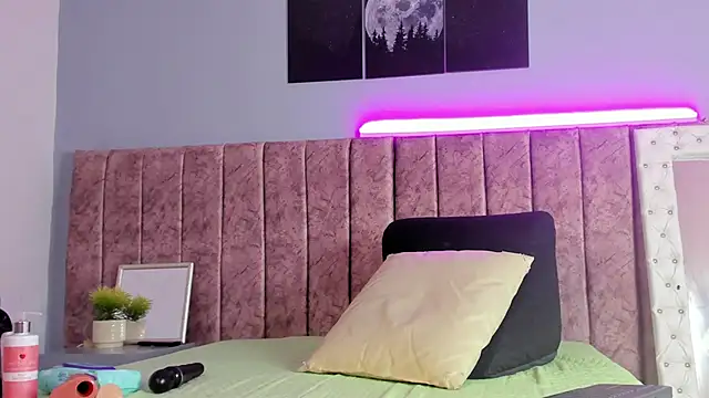 Niicolle Evanss online show from 30, 11, 2025