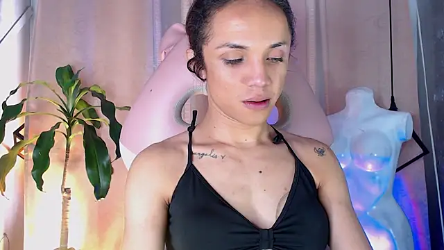 Snapshot of Cristal_Gem1 chatting on 8, 5, 2026 Cristal Gem1 online show from 8, 5, 2026