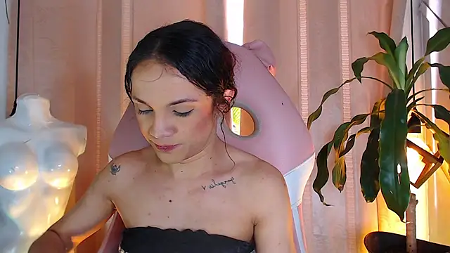 Snapshot of Cristal_Gem1 chatting on 22, 5, 2026 Cristal Gem1 online show from 22, 5, 2026