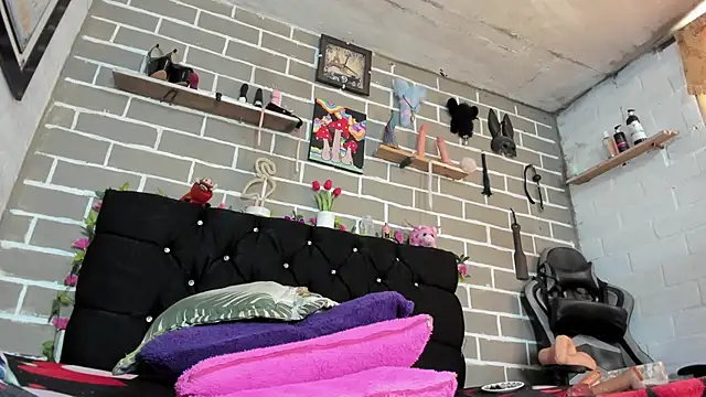 CharlotteBrowm online show from 15, 10, 2025