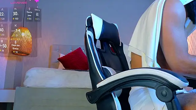 Snapshot of Thaiel_Fosteer chatting on 8, 11, 2025 Thaiel Fosteer online show from 8, 11, 2025