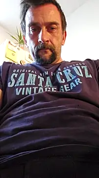 Snapshot of DeinSpielzeug chatting on 5, 11, 2025 DeinSpielzeug online show from 5, 11, 2025