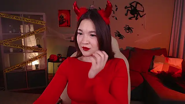 Snapshot of Halle_Berrry chatting on 30, 10, 2025 Halle Berrry online show from 30, 10, 2025