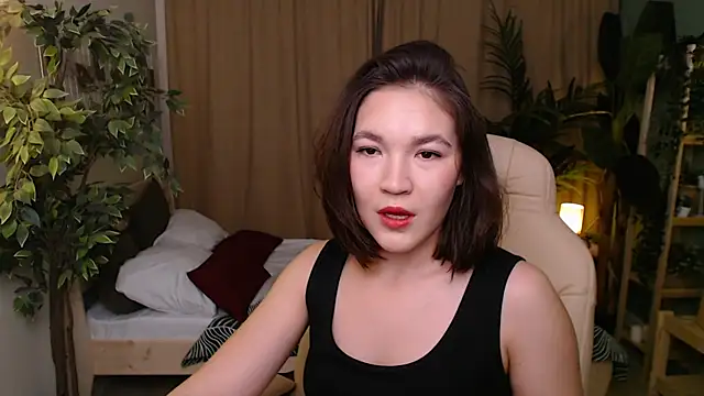 Snapshot of Halle_Berrry chatting on 11, 11, 2025 Halle Berrry online show from 11, 11, 2025