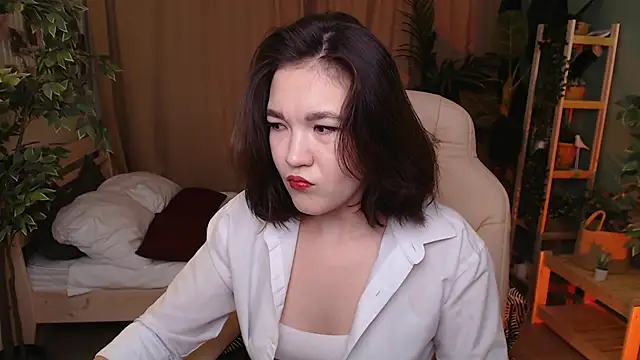 Snapshot of Halle_Berrry chatting on 19, 11, 2025 Halle Berrry online show from 19, 11, 2025