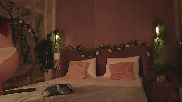 MaryNixon  online show from 21, 10, 2025