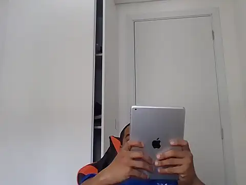 JUNINHOLEKE online show from 2, 10, 2025