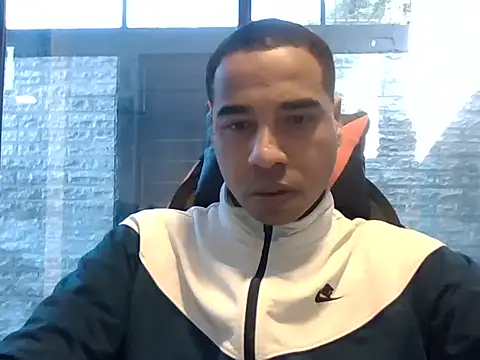 JUNINHOLEKE online show from 11, 9, 2025