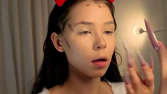 Snapshot of slyshypie chatting on 28, 11, 2025 slyshypie online show from 28, 11, 2025