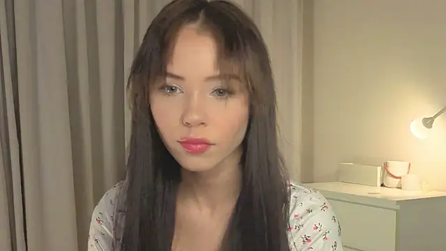 Snapshot of slyshypie chatting on 4, 11, 2025 slyshypie online show from 4, 11, 2025