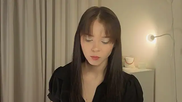 Snapshot of slyshypie chatting on 13, 11, 2025 slyshypie online show from 13, 11, 2025