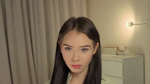 Snapshot of slyshypie chatting on 7, 11, 2025 slyshypie online show from 7, 11, 2025