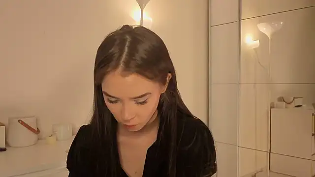 Snapshot of slyshypie chatting on 16, 11, 2025 slyshypie online show from 16, 11, 2025