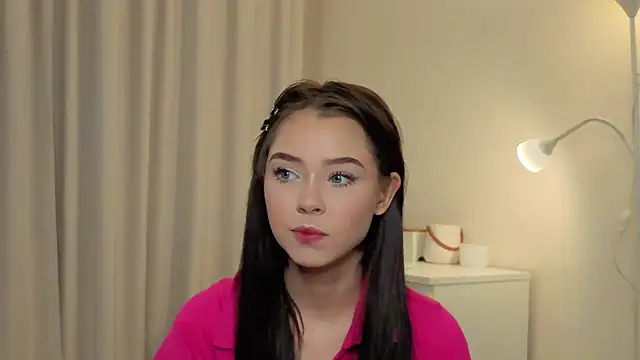 Snapshot of slyshypie chatting on 14, 10, 2025 slyshypie online show from 14, 10, 2025