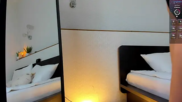 charlottacardi online show from 30, 10, 2025