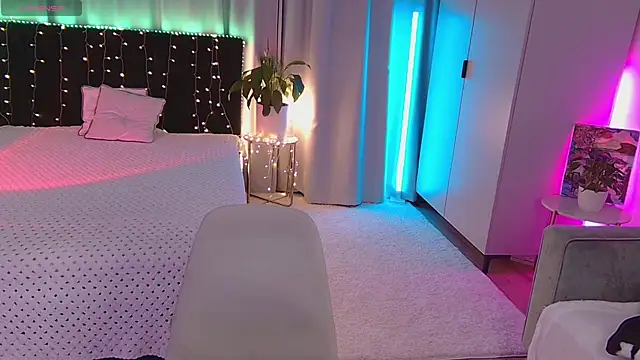 Lola Sparks online show from 6, 10, 2025