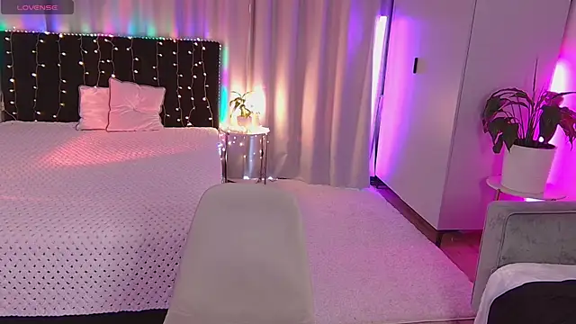 Lola Sparks online show from 23, 9, 2025