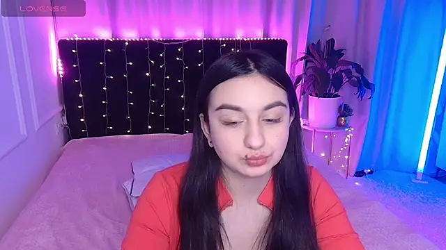 Lola Sparks online show from 2, 12, 2025