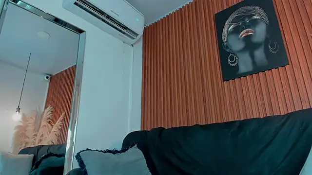 Snapshot of EvamilfXXX chatting on 29, 11, 2025 EvamilfXXX online show from 29, 11, 2025