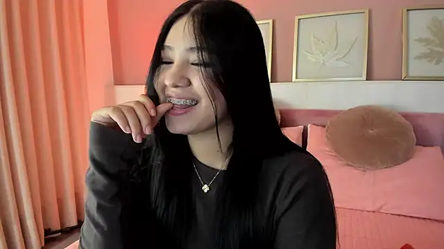 Sara Hills  online show from 27, 9, 2025