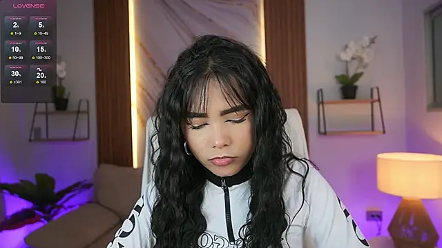 Snapshot of GiaNovak chatting on 17, 12, 2025 GiaNovak online show from 17, 12, 2025