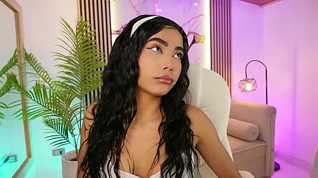 Snapshot of GiaNovak chatting on 18, 11, 2025 GiaNovak online show from 18, 11, 2025