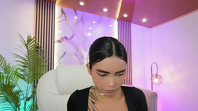 Snapshot of GiaNovak chatting on 20, 11, 2025 GiaNovak online show from 20, 11, 2025