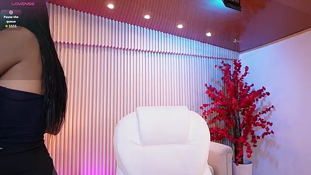 Snapshot of GiaNovak chatting on 27, 10, 2025 GiaNovak online show from 27, 10, 2025